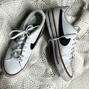 Nike court legacy